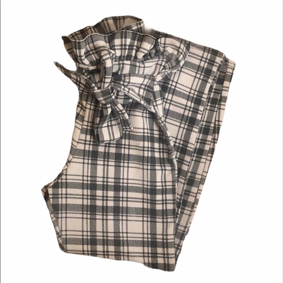 PrettyLittleThing Pants - PrettyLittleThing Plaid Bottoms